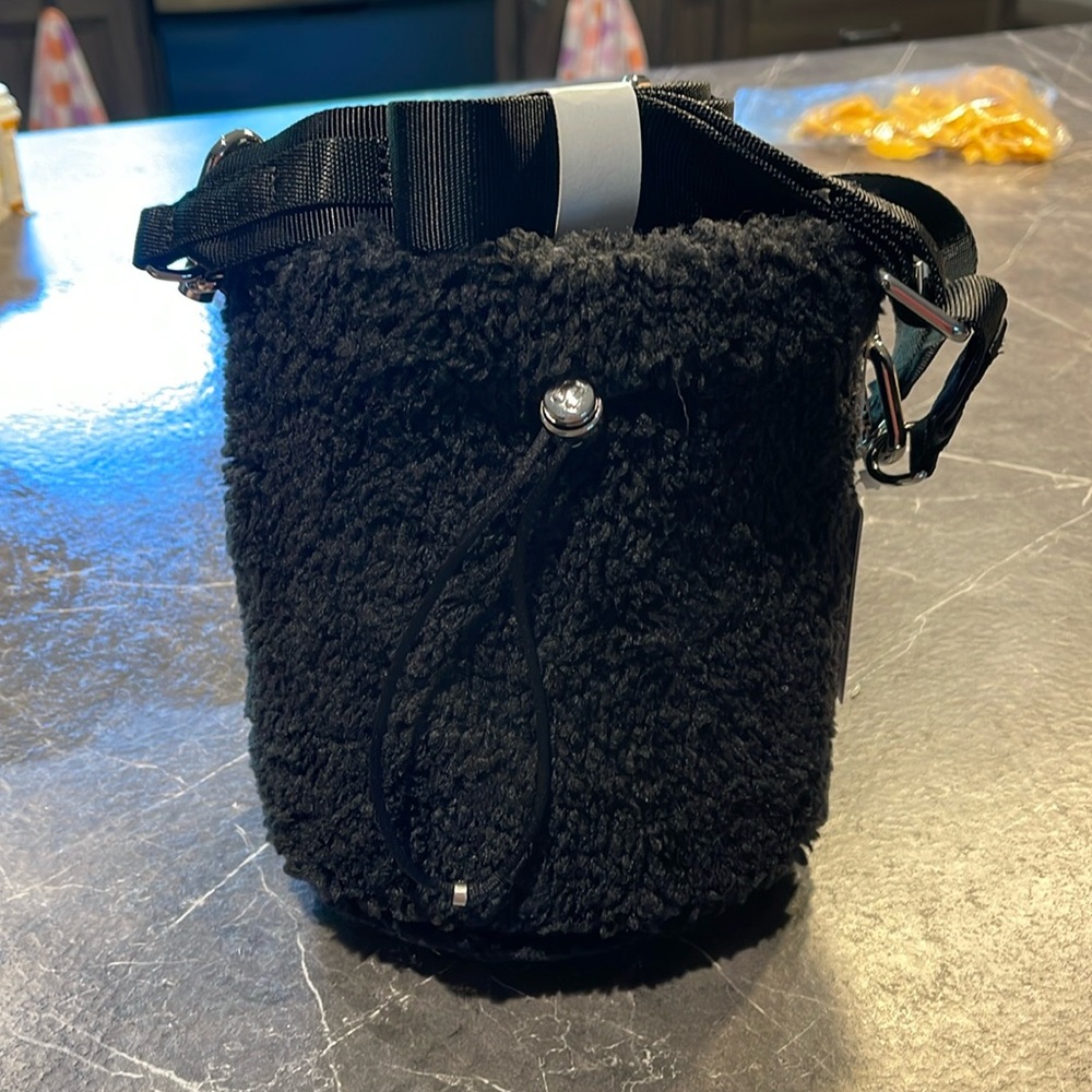 Lululemon crossbody bucket bag in fleece
